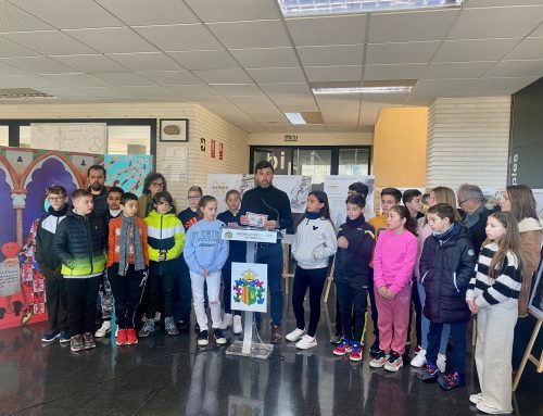 El CEIP Rincón de Bonanza acoge la inauguración de la exposición sobre Alfonso X “El Sabio”